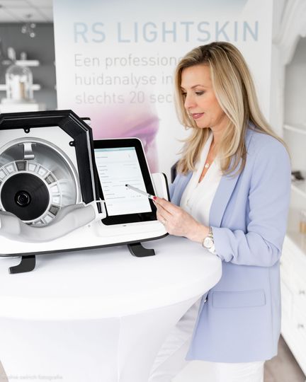 Demonstratie van het RS LightSkin huidanalyseapparaat